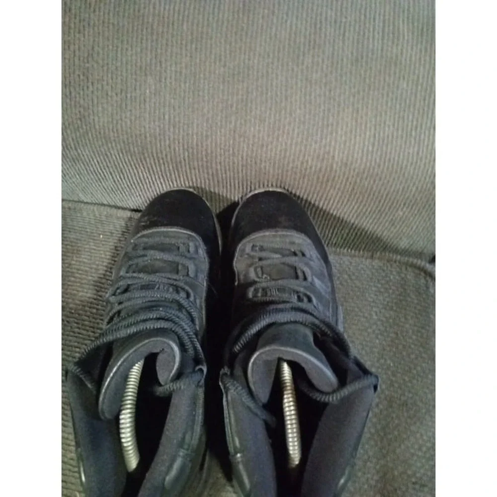 Nike Shoes Men's 8.5 Air Jordan 11 Retro 
